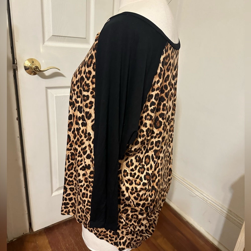 Torrid leopard raglan size 3x - Picture 4 of 4
